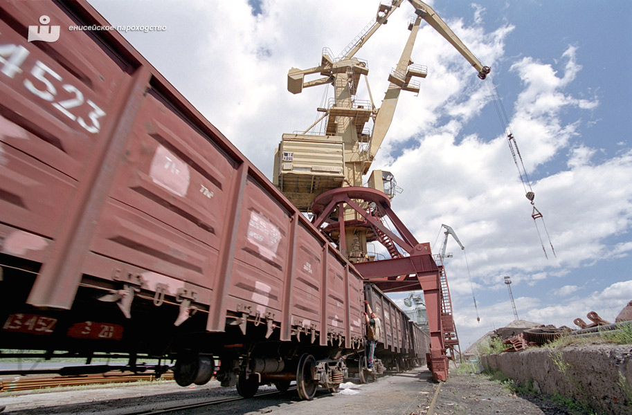 Речпорт красноярск. Купе артист. Красноярский речной порт норильский никель. Крп-10 краскораспылитель. Краскопульт без фона.